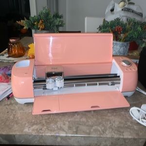 Cricut Explore Air 2 in Coral